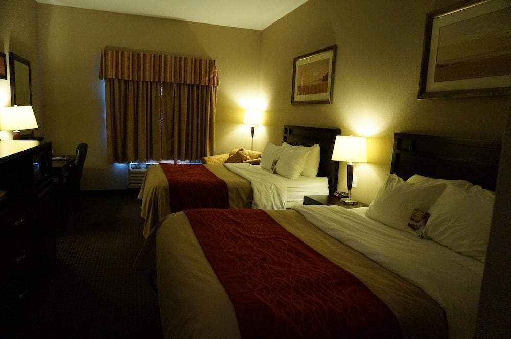 Comfort Inn & Suites Sylvan Lake Extérieur photo