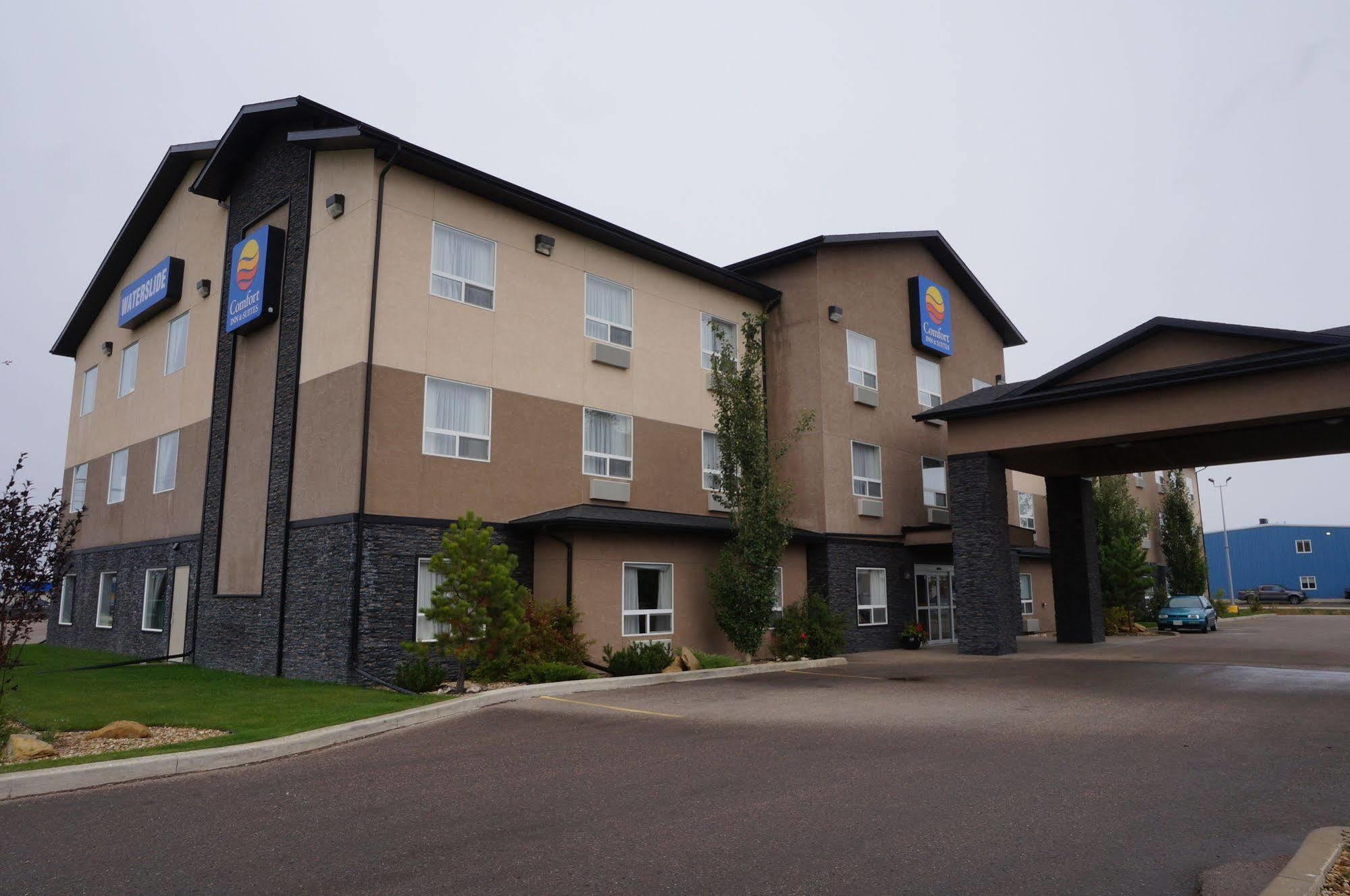 Comfort Inn & Suites Sylvan Lake Extérieur photo
