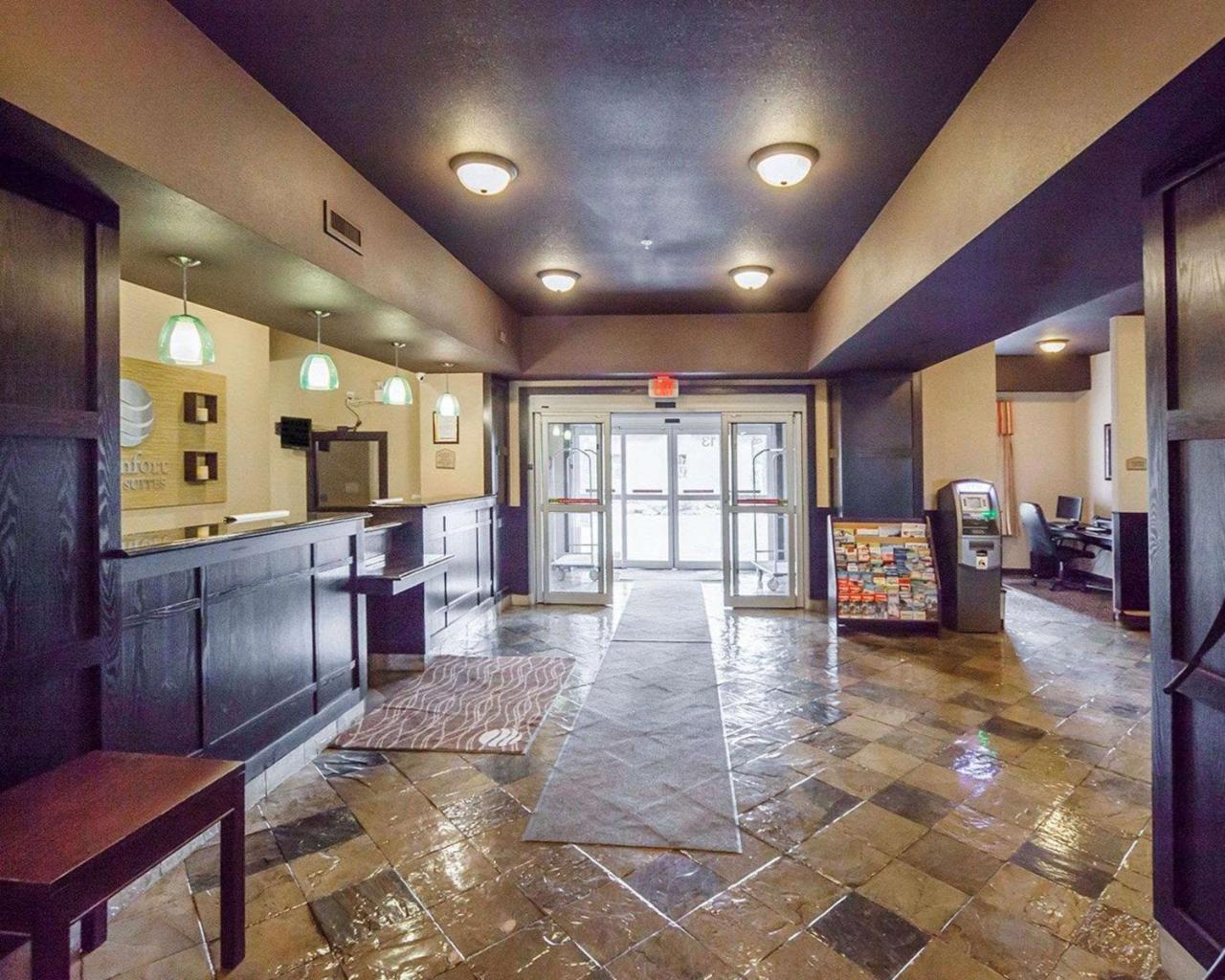 Comfort Inn & Suites Sylvan Lake Extérieur photo